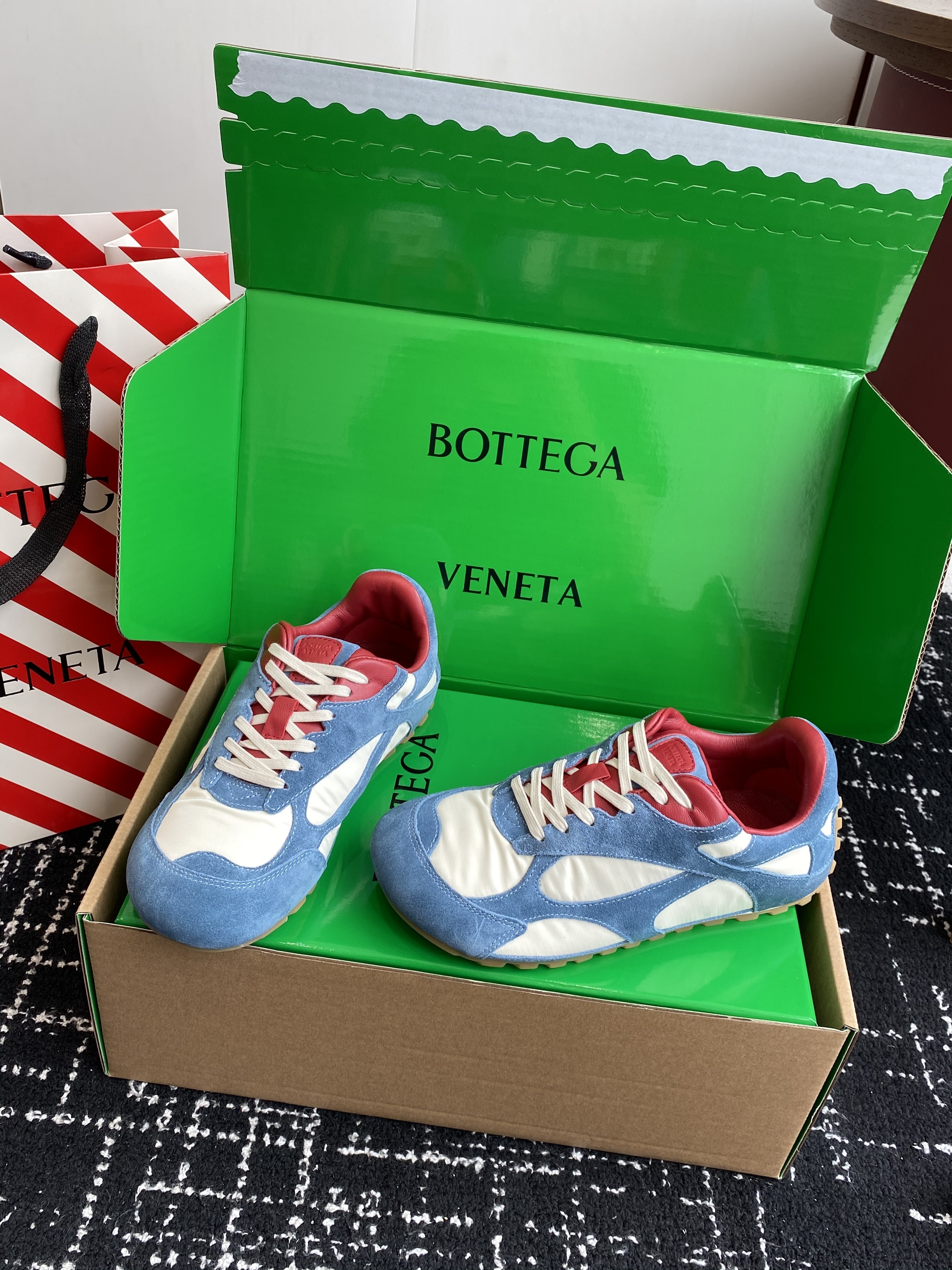 b0tt*ga Ven*ta sneaker 04