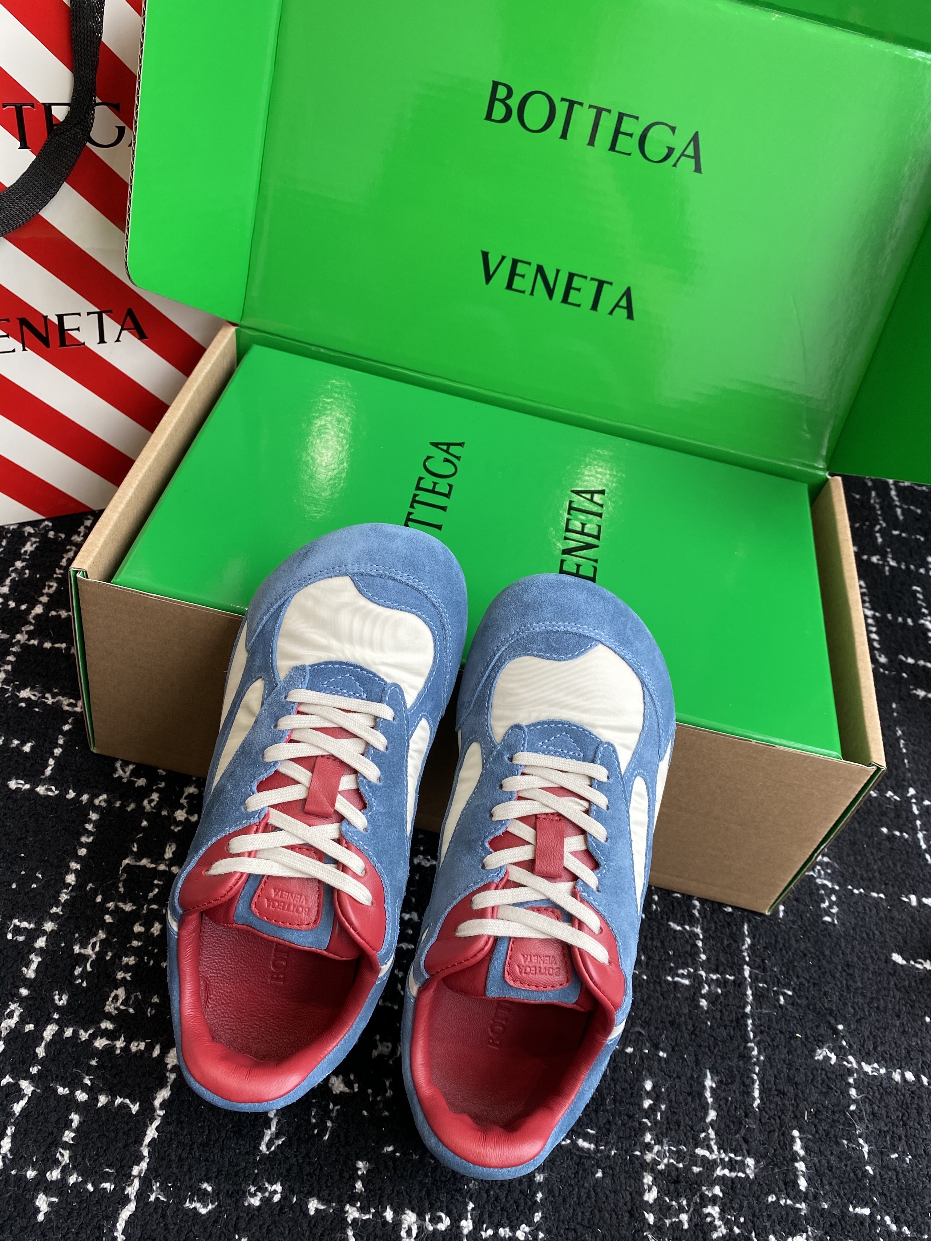 b0tt*ga Ven*ta sneaker 04