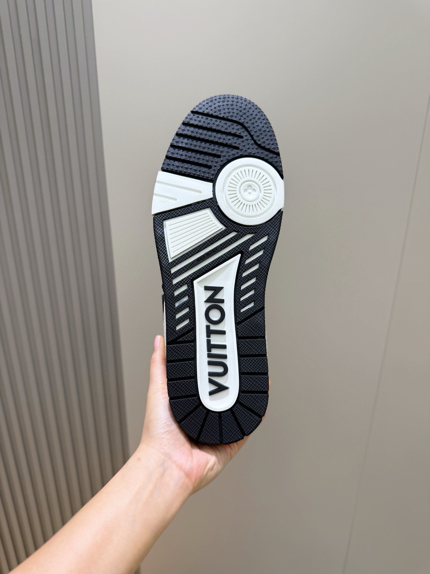 l0vis Vvtt0n trainer sneaker 12