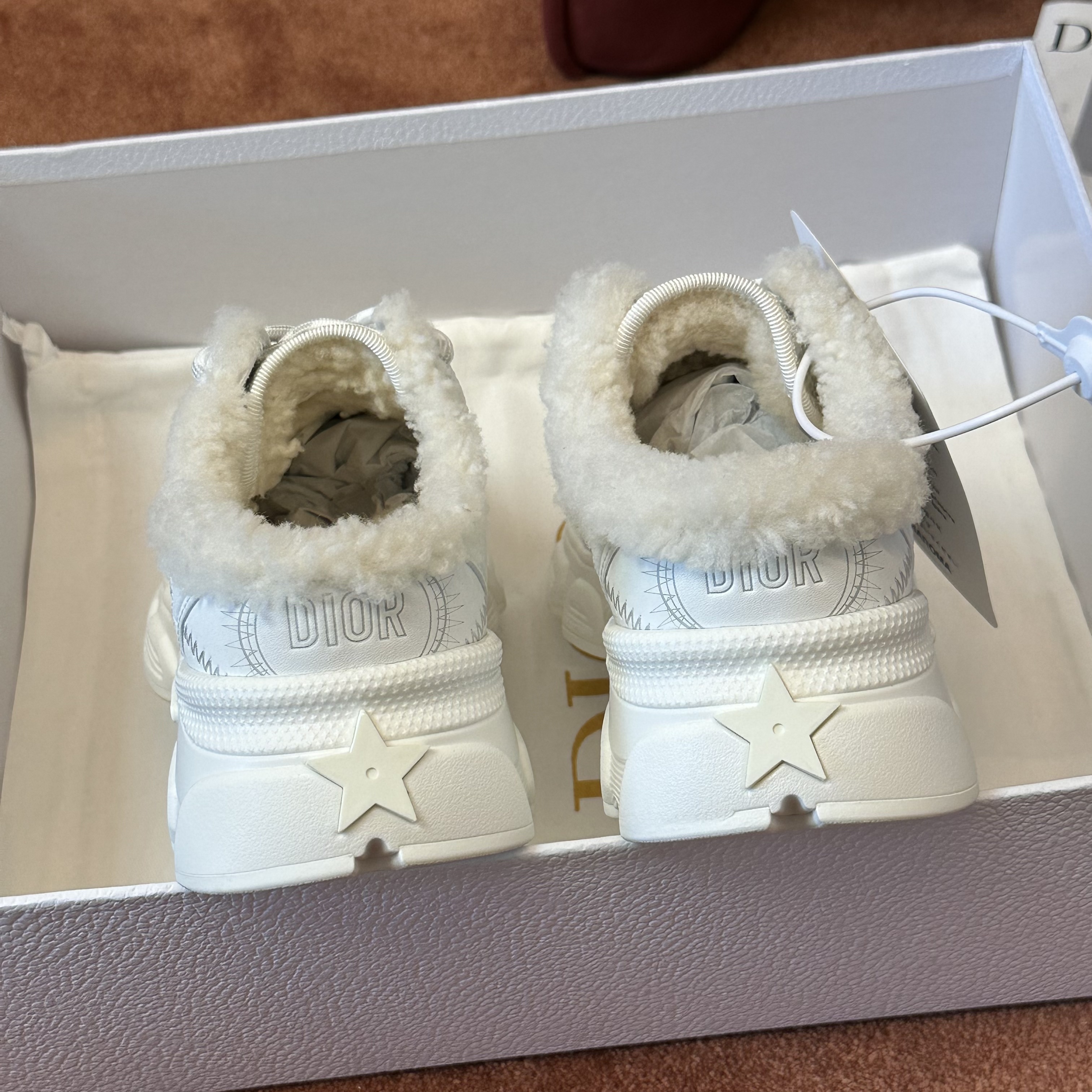 D10r low-top plush sneakers 04